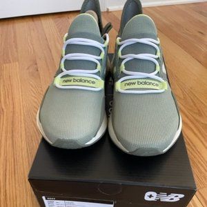 New Balance Unisex Moss Roav NIB